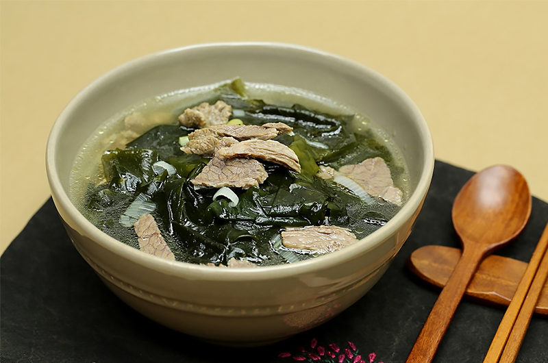 Canh rong biển thịt bò ăn là thích 