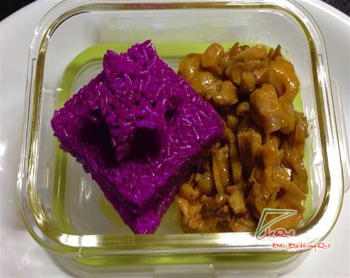Cách làm món xôi gà rô ti lá cẩm ngon, độc, lạ 