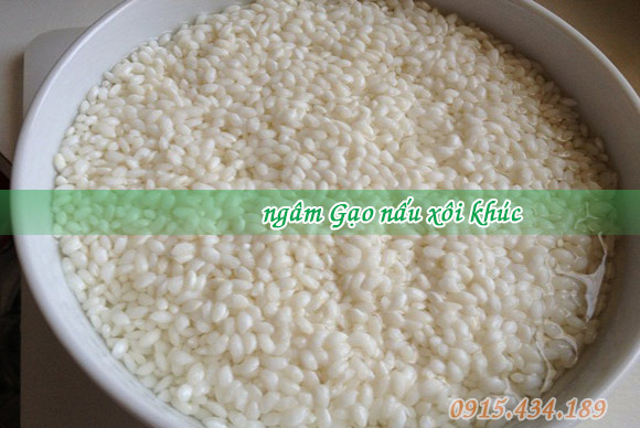 ngâm gạo nấu xôi khúc